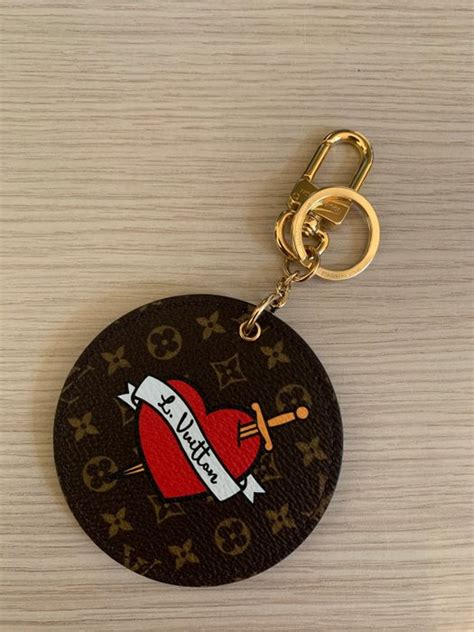 sleutelhanger van louis vuitton|Louis Vuitton luggage charms.